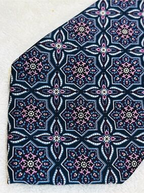 Brand New Stylish High Quality Tie By Countess Mara